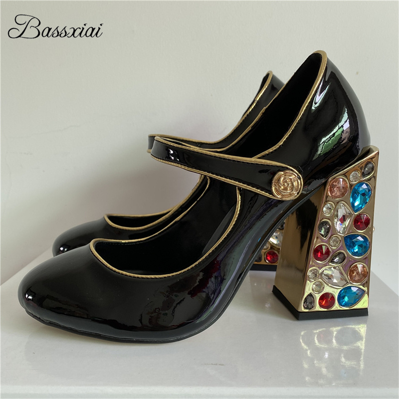 الملونة الماس مربع عالية الكعب - مراجعة Leather Classic Strap وسعره