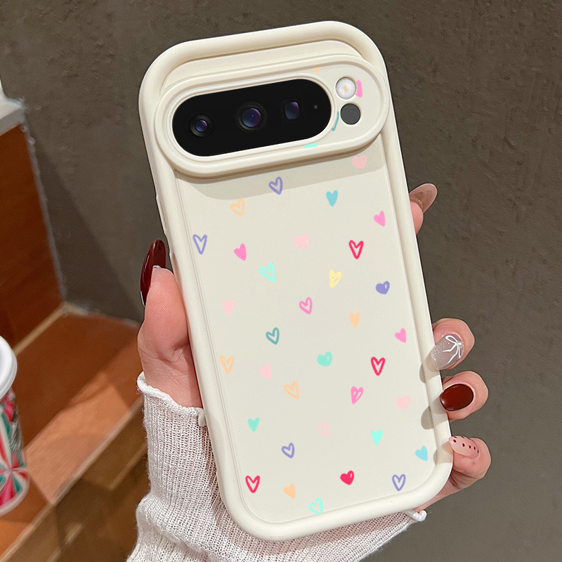 حافظة ناعمة ملونة على شكل قلوب - مراجعة Google Pixel 9 وسعره